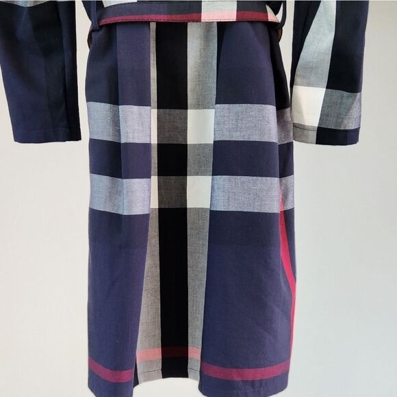 Sophisticated Blue and Red Cape with Classic Silhouette - Picture 10 of 11